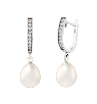 Pearl Earrings by Bijoux Jewels